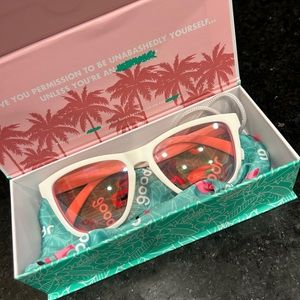 Goodr- Au Revoir, Gopher sunglasses